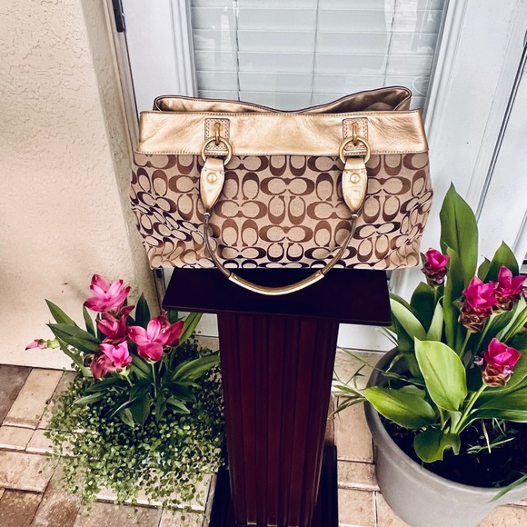 🔥HOST PICK🔥 Coach Signature Canvas Tan and Gold Satchel - Picture 2 of 9